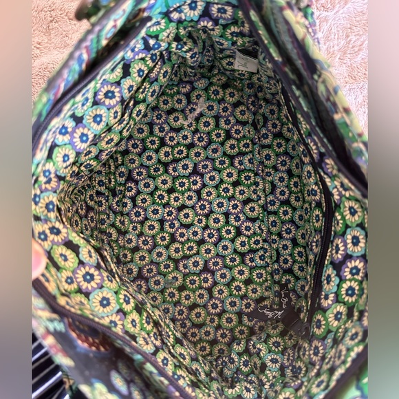 VERA BRADLEY BAG. - Picture 5 of 10
